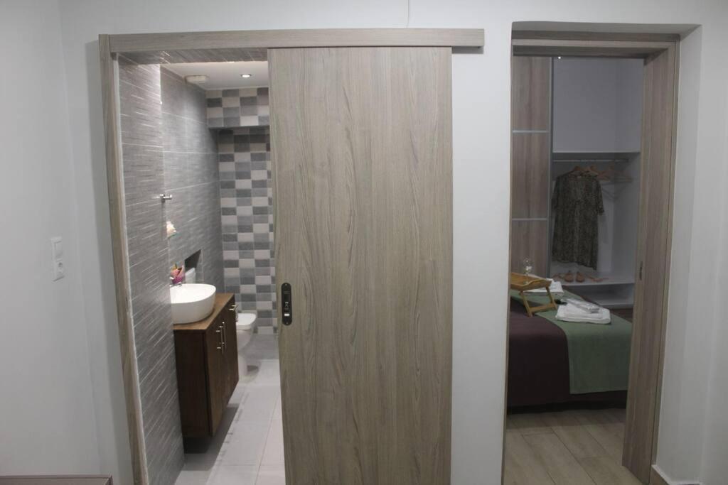Ranias'S House 2 Apartment Piraeus Exterior photo